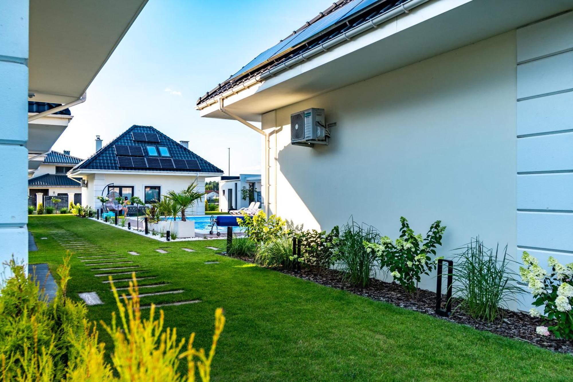 Family Resort Ustka - Domki Dwupoziomowe Z Basenem Exterior foto