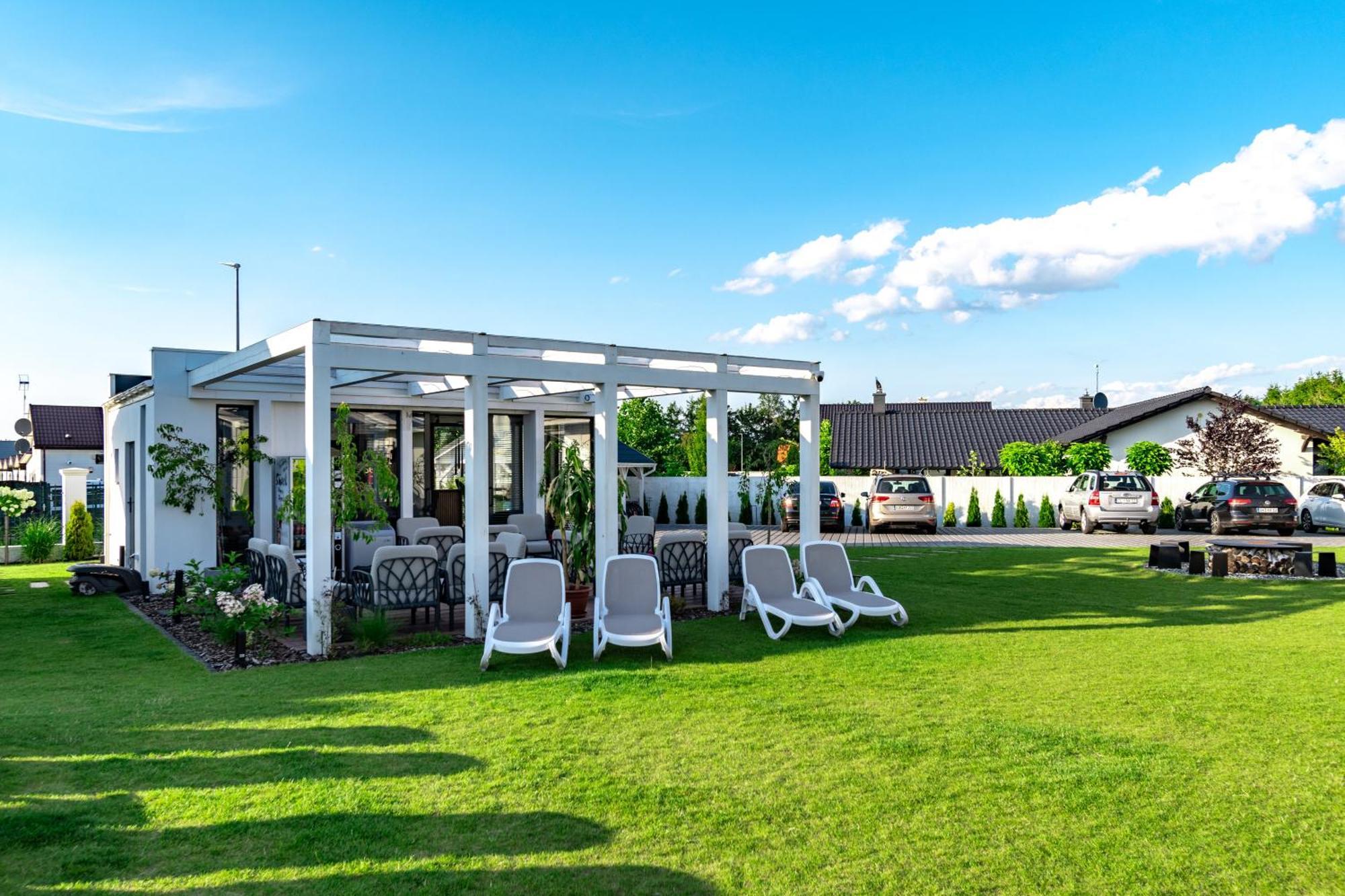 Family Resort Ustka - Domki Dwupoziomowe Z Basenem Exterior foto