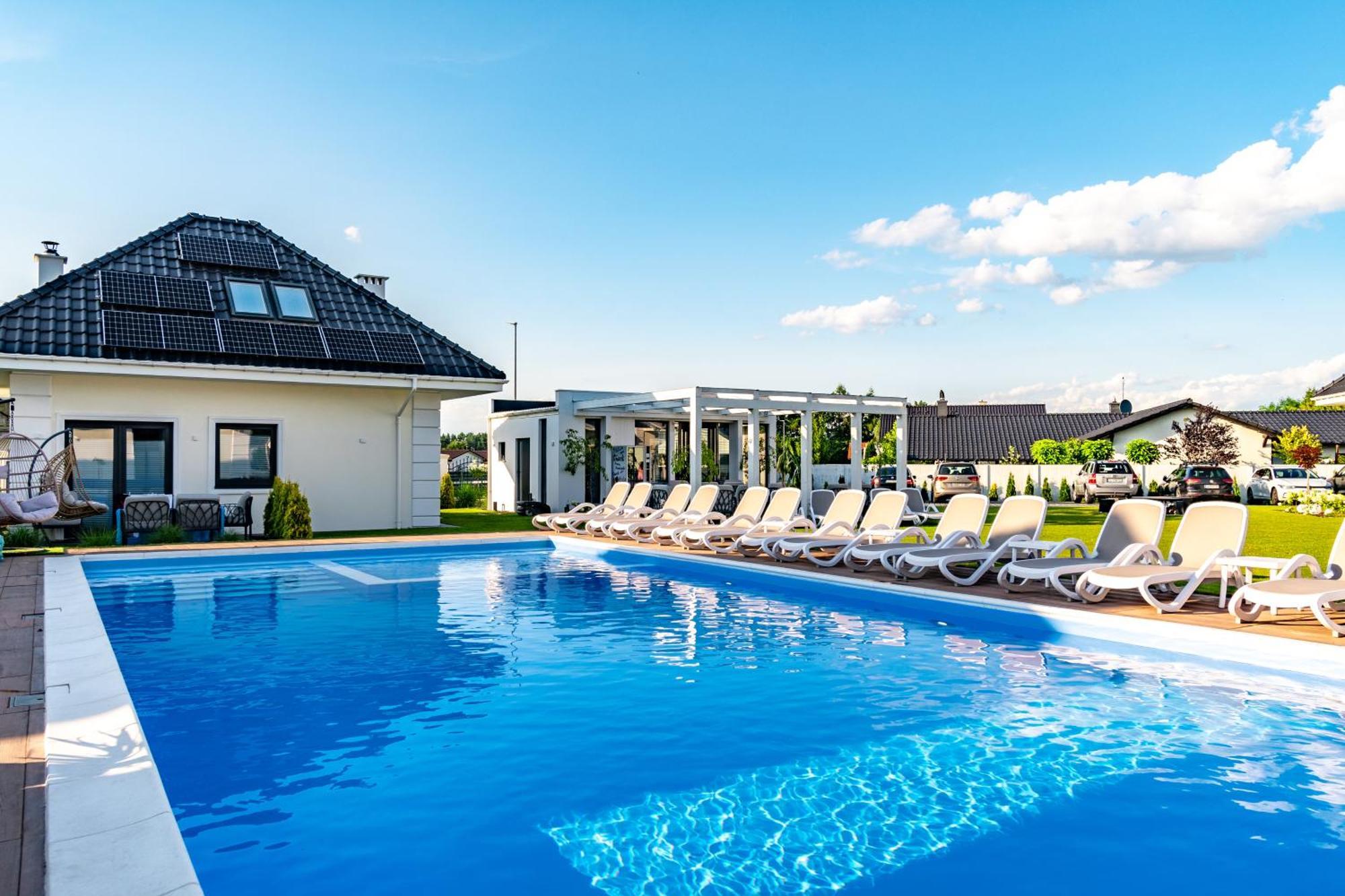 Family Resort Ustka - Domki Dwupoziomowe Z Basenem Exterior foto