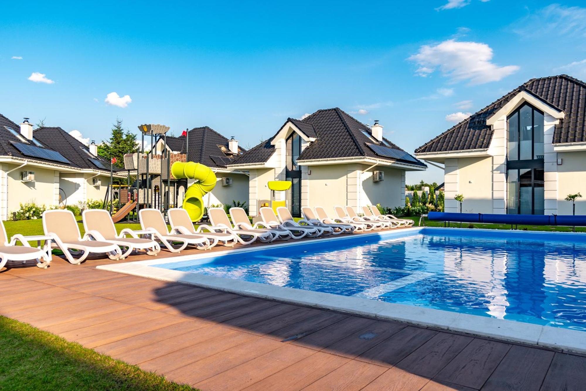 Family Resort Ustka - Domki Dwupoziomowe Z Basenem Exterior foto