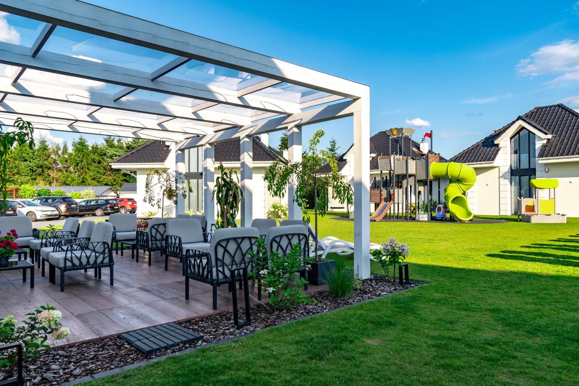 Family Resort Ustka - Domki Dwupoziomowe Z Basenem Exterior foto